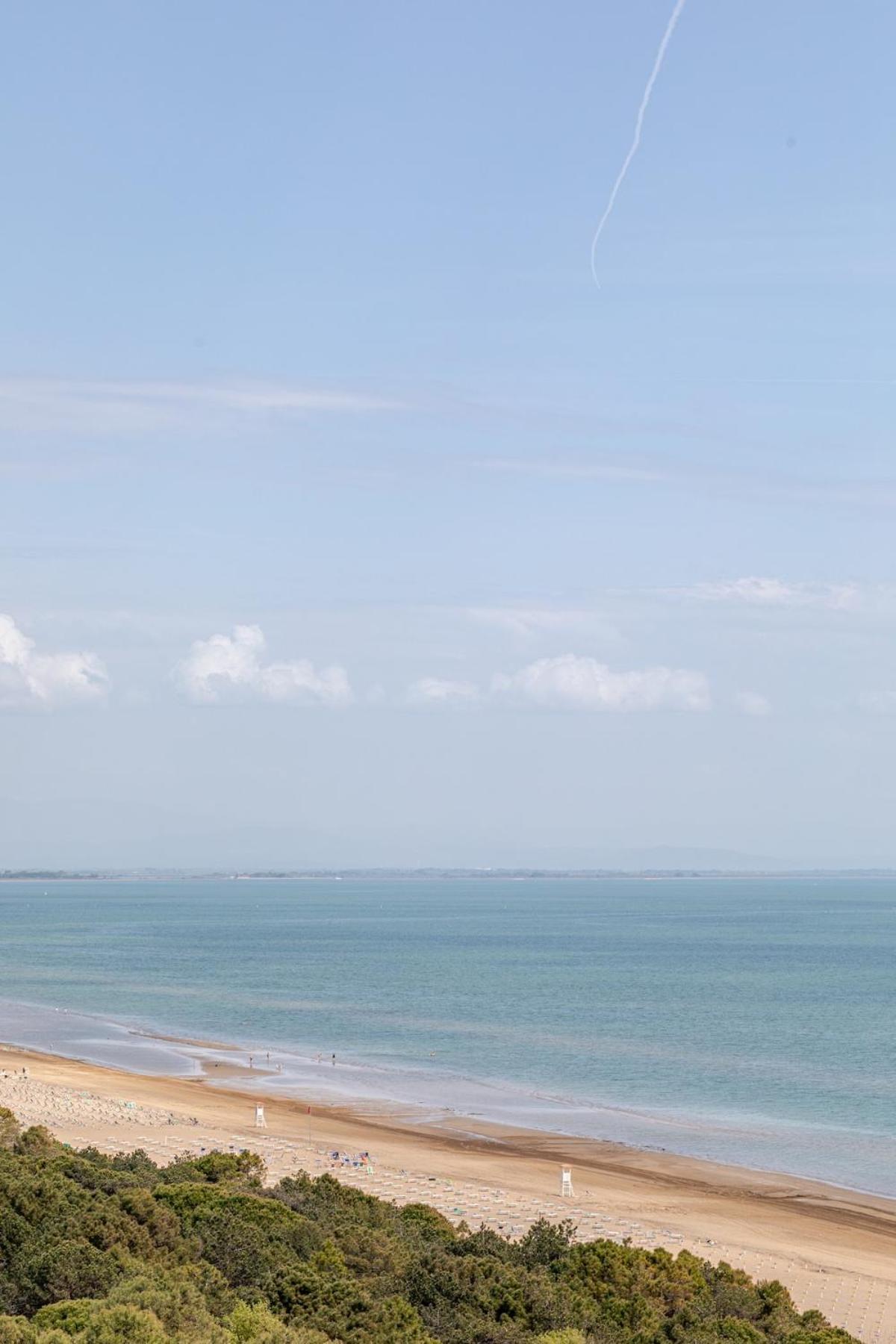 Skyline Lignano Appartement Lignano Sabbiadoro Buitenkant foto