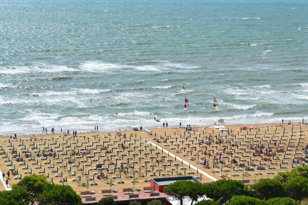Skyline Lignano Appartement Lignano Sabbiadoro Buitenkant foto